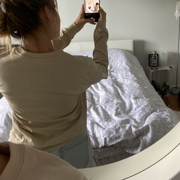 billie eillish tan shirt - Picture 3 of 4